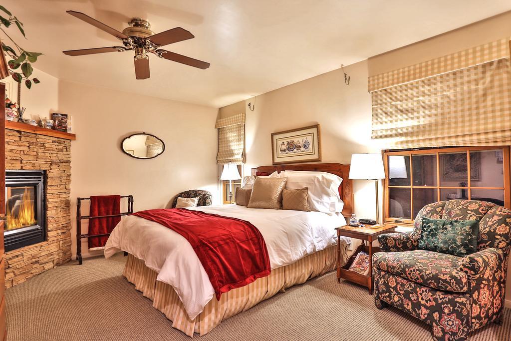 Alpenhorn Bed And Breakfast Биг Бэар Лейк Экстерьер фото